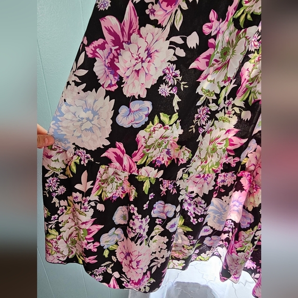 Floral Patterned off or on shoulder Dress SHEIN - Picture 3 of 4